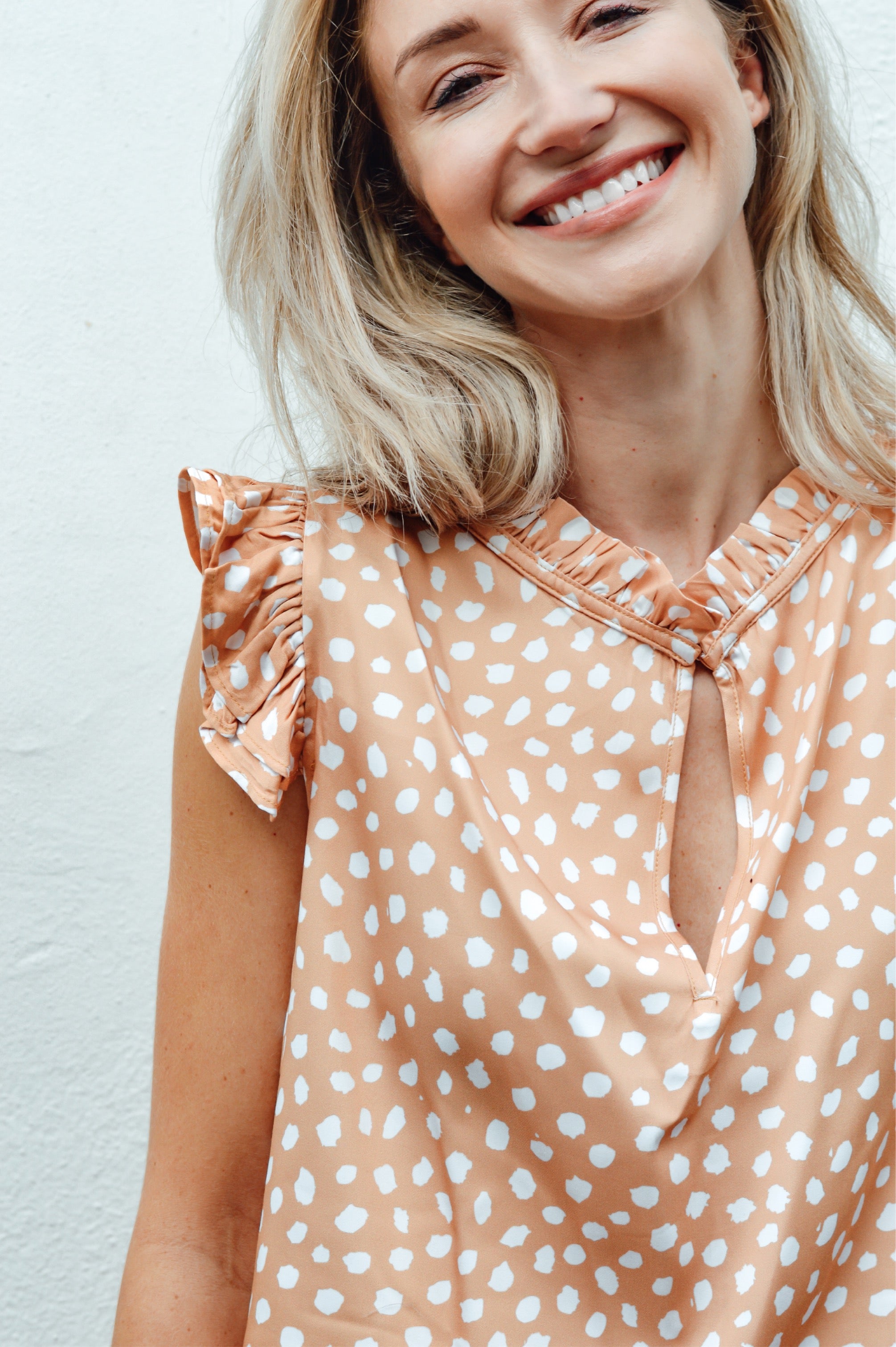 CUte feminine neckline for short pyjama tops